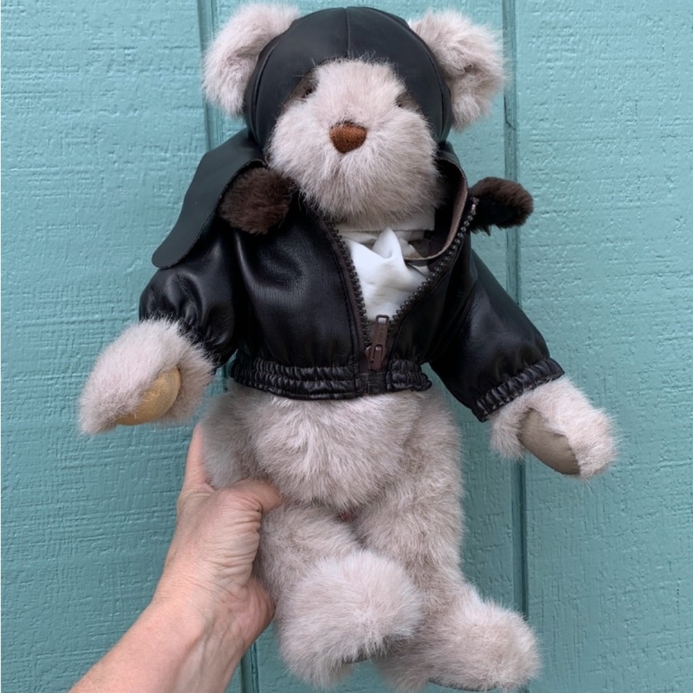 VTG Bialosky  Bear by Gund in Aviator Jacket & Hat 1987 15” tall
